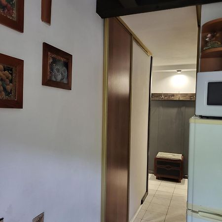 Новая Квартира Uschhorod Exterior foto